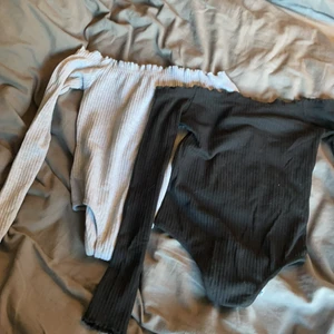 Off shoulder bodys - Svart och grå off shoulder body. 2 för 1, 50kr 