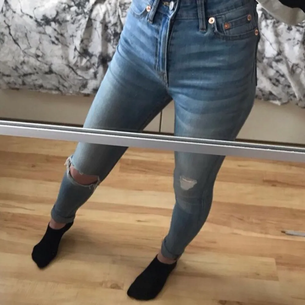 Säljer mina favvo jeans!🤩 Tyvärr blev jeansen för små:( Jeansen är från Lagen157 och är högmidjade💞 stolek XXS.💞 70kr🌟🥰. Jeans & Byxor.