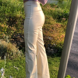 Skin byxor ginatricot S - Ljus beige färg, helt felfria