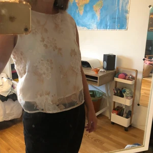 Zara linne  - Fint linne från Zara. Köpt för ett par år sedan men knappt använd. 