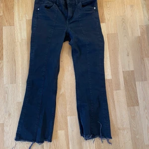 Stockholm - superfin låg midjade byxor från Zara🥰 Har används ett fåtal gånger❤️ Ordinare pris: 350kr Nytt pris: 200kr, fraktfritt, vi mötts upp och betalning via Swish💕