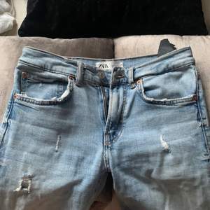 Jättesnygga jeans med detaljer! Storlek 34 och lågmidjade!🏖