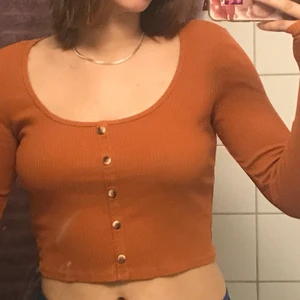 Långärmad - Långärmad tröja från Gina tricot storlek S med fejk knappar