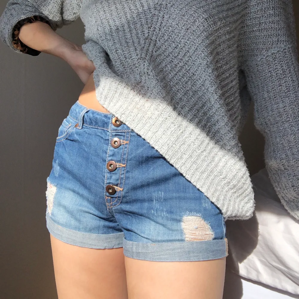 Jeansshorts med knappor från Forever21. Shorts.