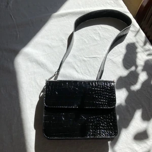 Hvisk väska - Jättefin väska från Hvisk! Använd några gånger men som helt ny! Priset kan diskuteras.