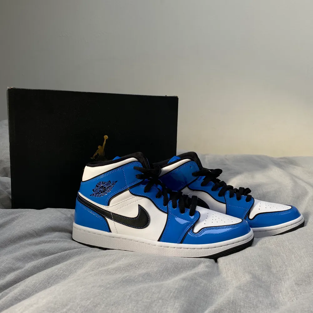 SJUKT SNYGGA JORDAN 1s! storlek 43, passar även 42 skulle jag själv säga! ❤️BRAND NEW❤️. Skor.