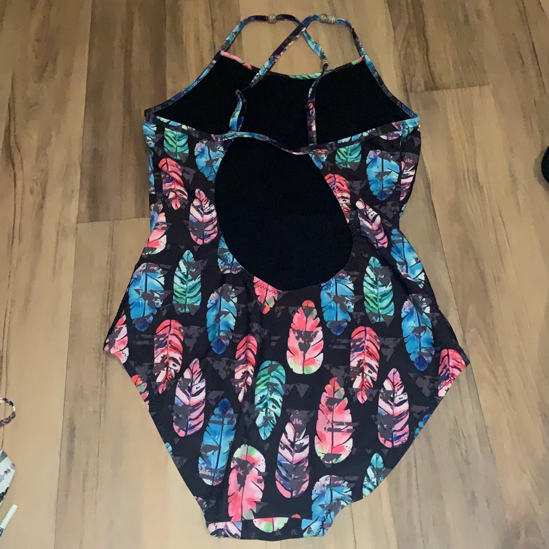 Baddräkt med mönster och öppen rygg - 90