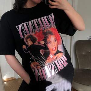 Oversized T-shirt med vintage feels✨ Whitney Houston❤️