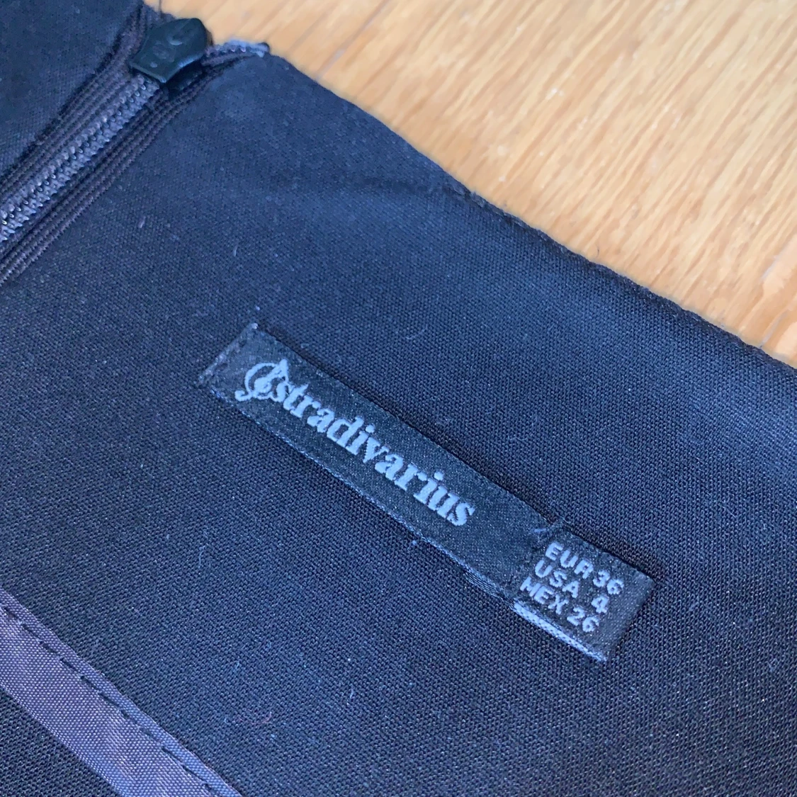 Svart flare byxor från stradivarius  - 91