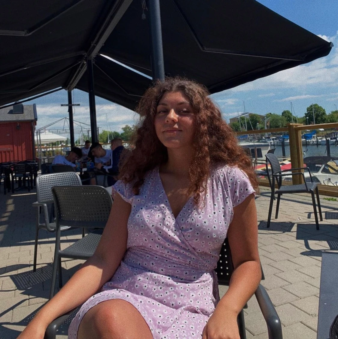 Lila omlottklänning