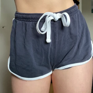 Svarta mysshorts - Ett par shorts från butiken tally weijl i storlek 40! Supermjuka och sköna ✨💘