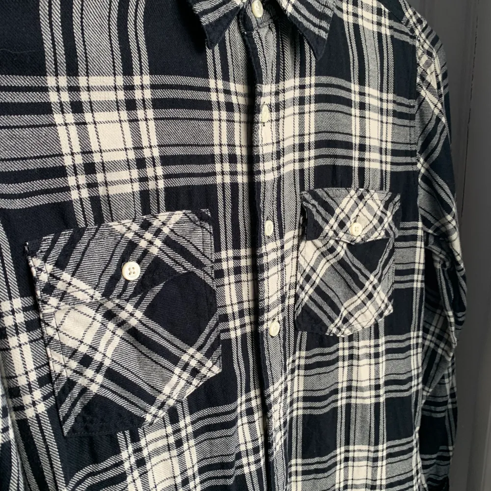 Säljer denna ”vintage” flanel skjorta i väldigt bra skick! Kom med bud i komentarerna om ni är intresserade!. Skjortor.