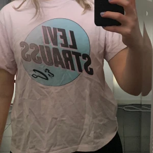 Somrig t-shirt - Rosa t-shirt som är superfin till jeansshorts 