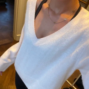 Mysig tröja i kräm vit/rosa - Som ny 💓