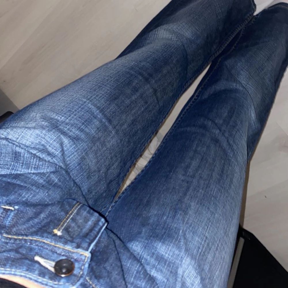Snygga lågmidjade baggy jeans. Jeans & Byxor.