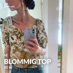 Blommig blus från H&M  - Strl M. Ny med tag! 