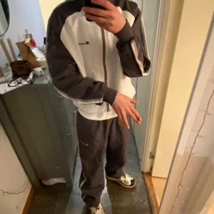 Champion dress vintage - Ett baggy sett med old school vibe från champion raka bycor och baggy tröja 