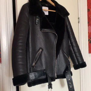 Jacka - Nu skick! Stor i storleken! Köparen står för frakten🤩