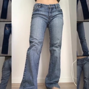 Lågmidjade Bootcut - 🌍🌏FRAKT PÅ 65KR TILLKOMMER🌍🌏 Super snygga Lågmidjade Bootcut från Esprit med fina detaljer på bakfickan. Jag är ca 160 och de är lite för långa på mig. Hittar ingen storlek men sitter lite mer baggy på mig som är W25, skulle rekommendera W26/27.  Skriv till mig om du undrar något eller vill pruta!