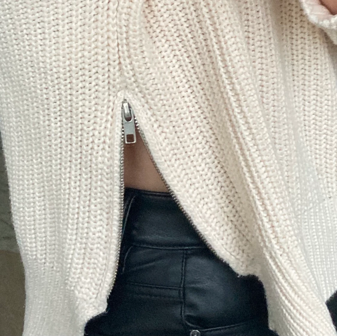 Stickad tröja med dragkedja - 90