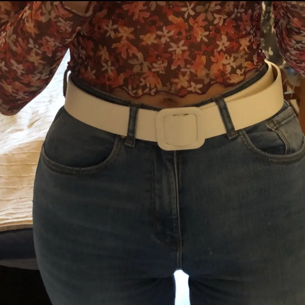 blommig mesh top i storlek S från Shein. bara testad, säljer då den inte har kommit till användning 💗 frakt tillkommer . Yläosat.