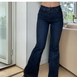 Jeans - ( lånad bild) jätte snygga bootcut jeans som är använda ett par gånger. Sitter så fint!