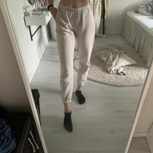 Mjukisbyxor - Gina tricot mjukisbyxor! Gräddvit, Använda ca 2 gånger