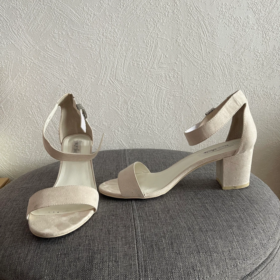 Elfenbensvita klackar