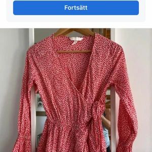 Somrig byxdress, st 34 - Somrig småblommig byxdress från HM. St 34. Köparen betalar frakt. 