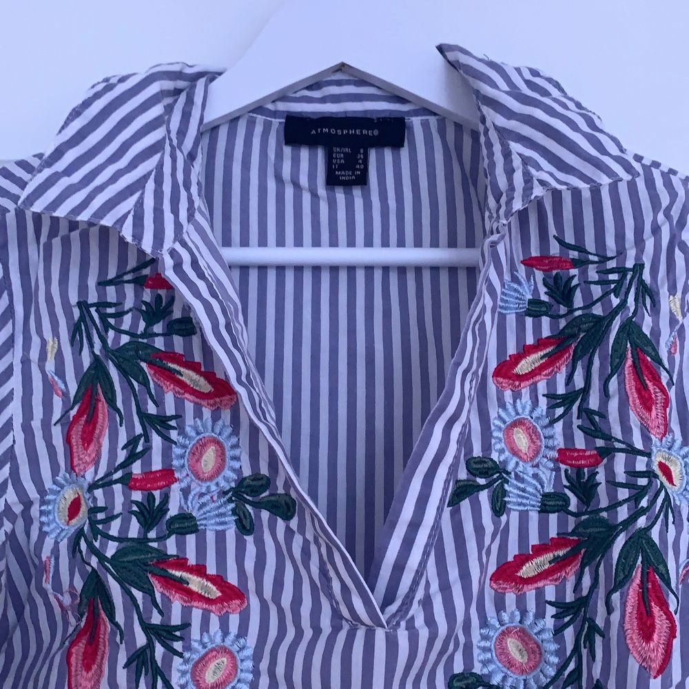 Jätte jätte fin blus med fina broderier. Från Forever 21. Stl 36. . Blusar.