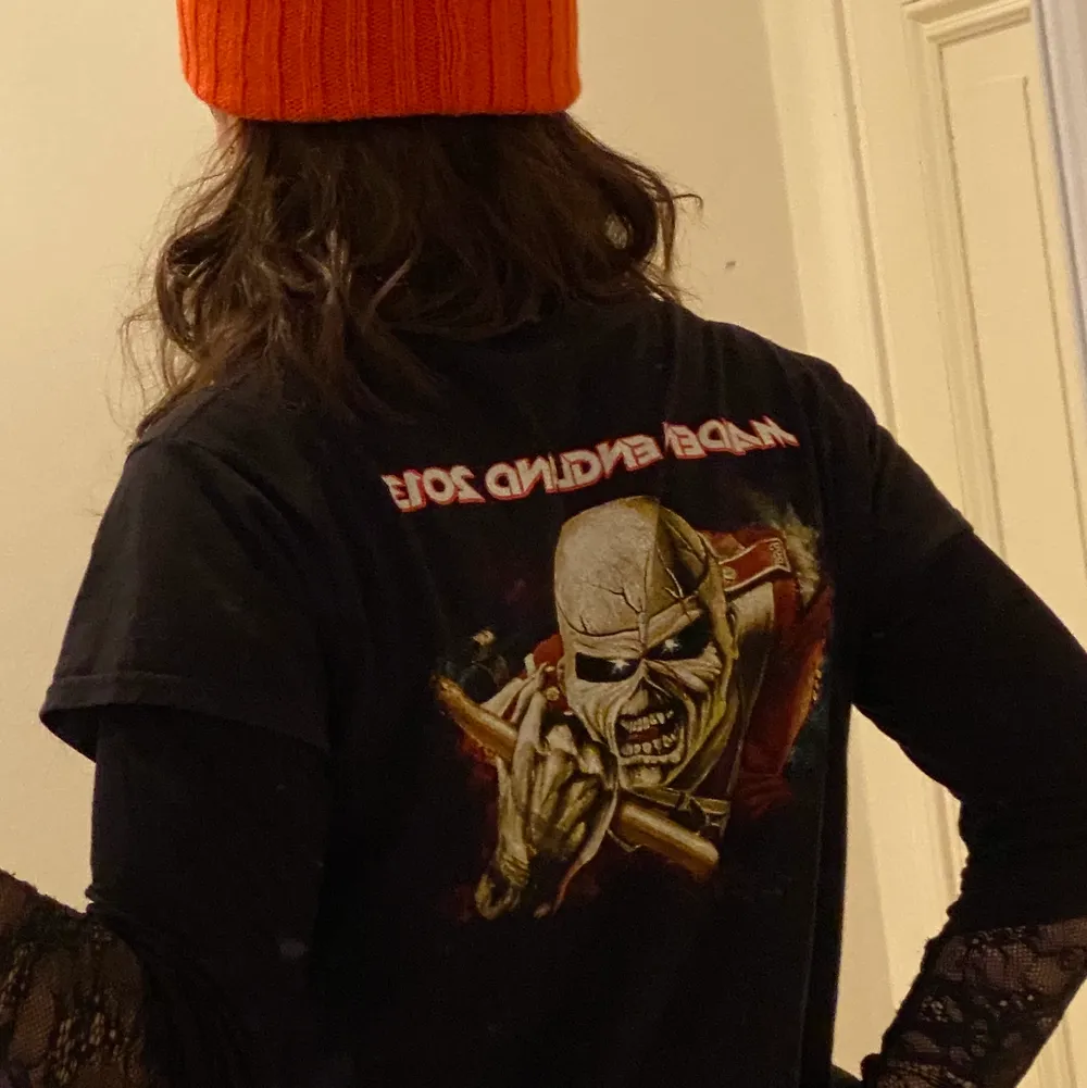 Säljer denna Iron Maiden tröja då den aldrig kommer till användning. Köpt på deras egna shop. T-shirts.