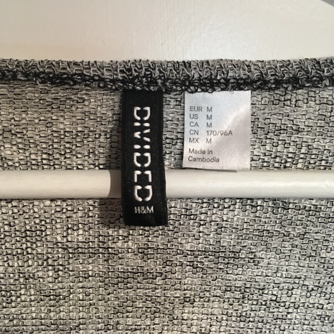 Grå stickad kofta - 90