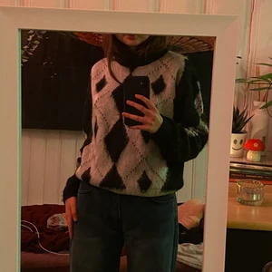 stickad tröja - supernice rutig tröja!!! köpt för ungefär 400kr på asos förra året :D men den har tyvärr aldrig kommit till användning :-( pris kan diskuteras