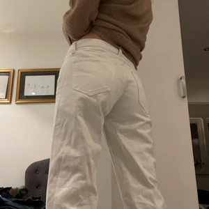 Weekday arrow jeans! - Säljer mina älskade weekday jeans i modellen arrow då dem börjar bli lite små och korta på mig som är 168. Storlek w25 l32. Knappt använda och är i superfint skick! Nypris 500 sek, säljer mina för 300. Pris kan vara diskuterbart! Kan mötas upp i Stockholm eller frakta mot fraktkostnad☺️ 