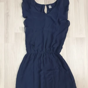 Klänning - Klänning med resår i midjan, knappt använd