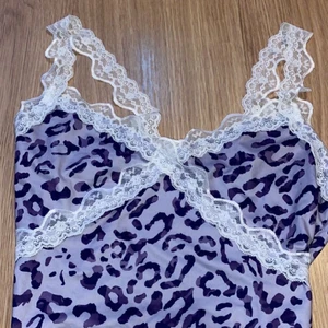 Ett linne i storlek M - Helt oanvändt linne, köparen står för frakten 