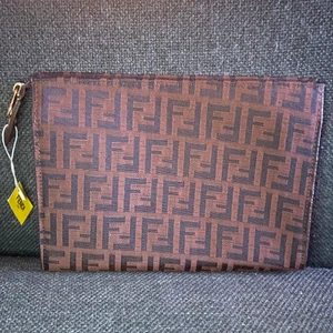 Fendi necessär  - En helt ny Fendi inspirerad necessär med en lite ficka i. Har du fler frågor eller vill ha fler bilder är det bara att skriva☺️