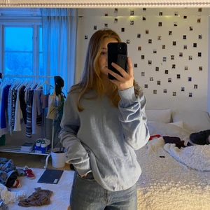 Tröja - Snygg ljusblå tröja från dressman!! Lite v-ringad 💕💕