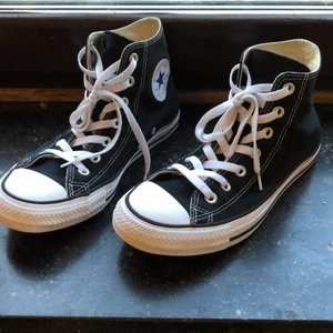 Converse i nyskick  - Säljer mina nya converse!😊 Använda i två månader