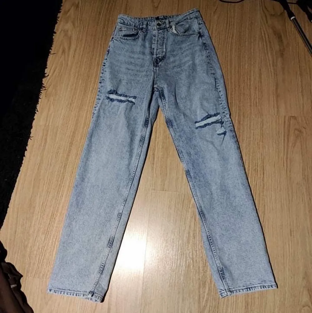 Superfina raka jeans från hm storlek s jag är 163 så dom är lite långa på mig . Jeans & Byxor.
