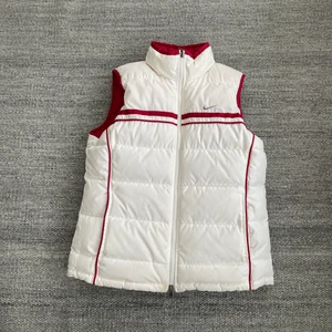 Vintage nike väst  - En asfet vintage nike väst som är vändbar! Den är i väldigt bra skick och size M dam hör av er om frågor! 450 kr kom med bud köp direkt för 750