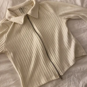 Tröja - Knappt använd, storlek S från nelly 