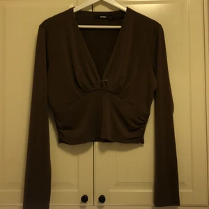 Brun topp - Långärmad brun topp från Bik bok i strl L