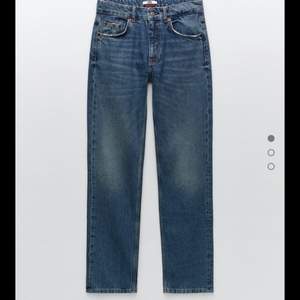 Säljer dessa Limited Edition Zara Jeans. Jeansen är i storlek 38 och är slutsålda i alla storlekar på Zara. De är aldrig använda. 
