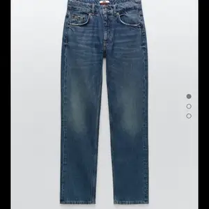 Säljer dessa Limited Edition Zara Jeans. Jeansen är i storlek 38 och är slutsålda i alla storlekar på Zara. De är aldrig använda. 