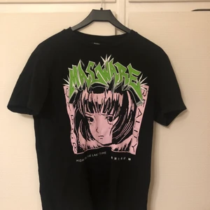 Bershka t-shirt strl L - Bershka t-shirt strl L, ej använd så mkt. 