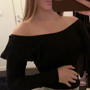 Offshoulder svart topp - Svart Offshoulder topp! Storlek S, aldrig använd!✨
