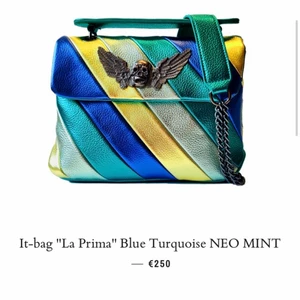 Unik väska från MaxJenny - Väska från Max Jenny som det endast finns ett fåtal av. Köpt på Max jennys förra pop-up store i Sturegallerian. Köpt för 2600 kr, säljer för 1200 kr. Skicka PM för egna bilder 💘💘