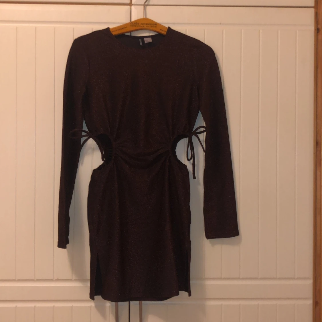 Brun klänning med slits