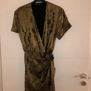 Zara klänning  - Har bara använt en gång 